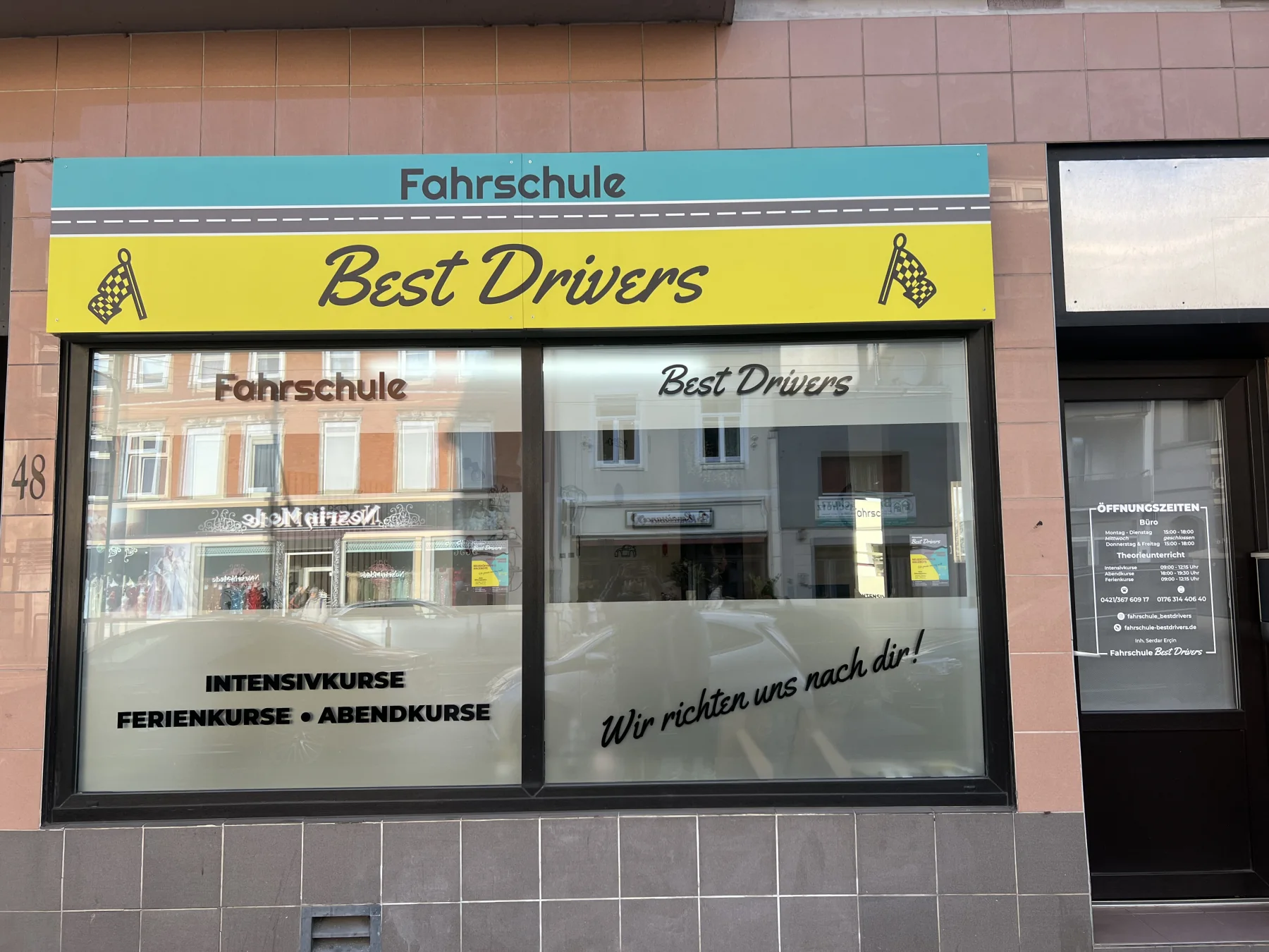 Außenansicht der Fahrschule Best Drivers in der Waller Heerstraße